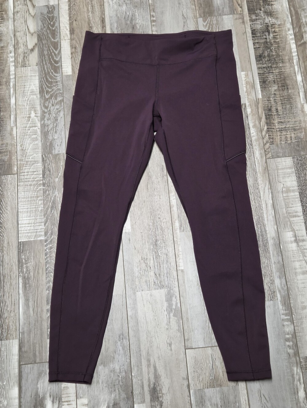 Lululemon Speed Up Tight *Full-On Luxtreme 28" Black Cherry Size 12